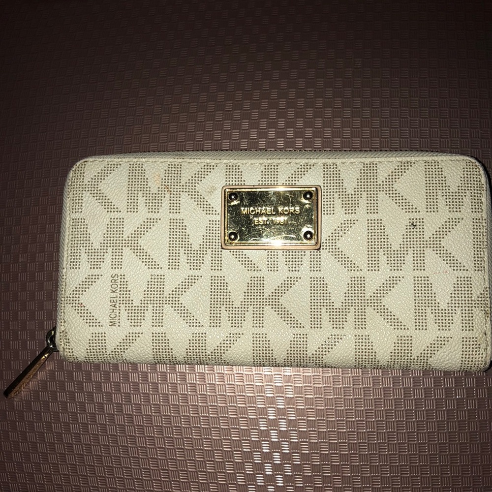 AUTHENTIC Michael Kors Wallet 💕